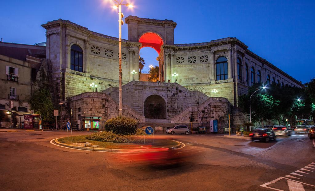Residences Del Teatro Кальярі Екстер'єр фото
